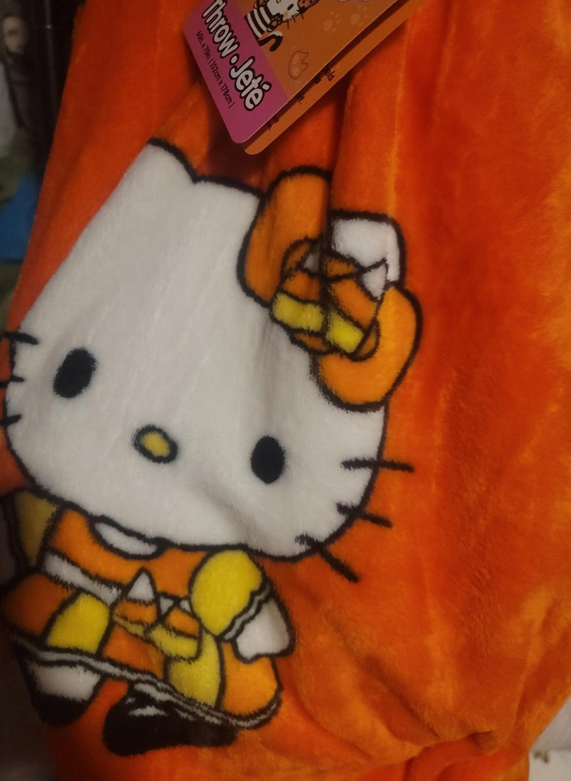 Hello Kitty Blanket Set